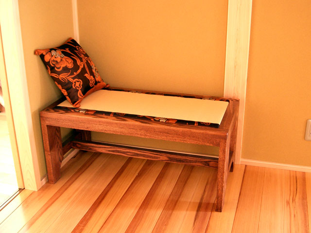 畳ベンチ（タモ材、柿渋で色をつけた後オイル塗装）